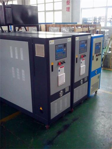 山東大型模溫機(jī)，大型導(dǎo)熱油電加熱器，溫度循環(huán)控制機(jī)